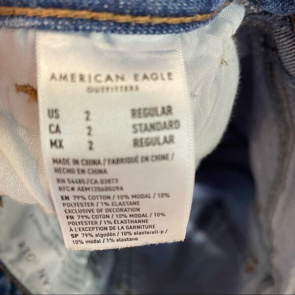 American Eagle medium wash Mom Jean cut off jean shorts women’s size 2 - Picture 5 of 8